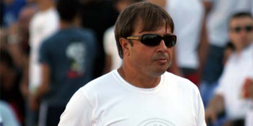 ����� ����